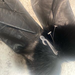 Size 6.5 women’s black leather glove with rabbit fur trim.